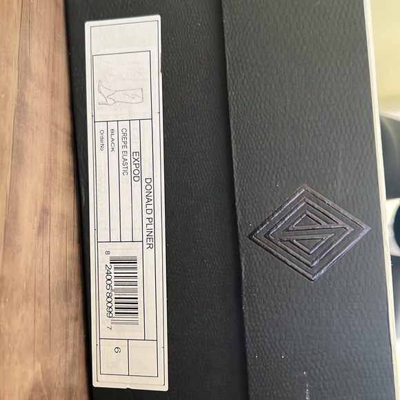 Donald Pliner - Picture 7 of 7